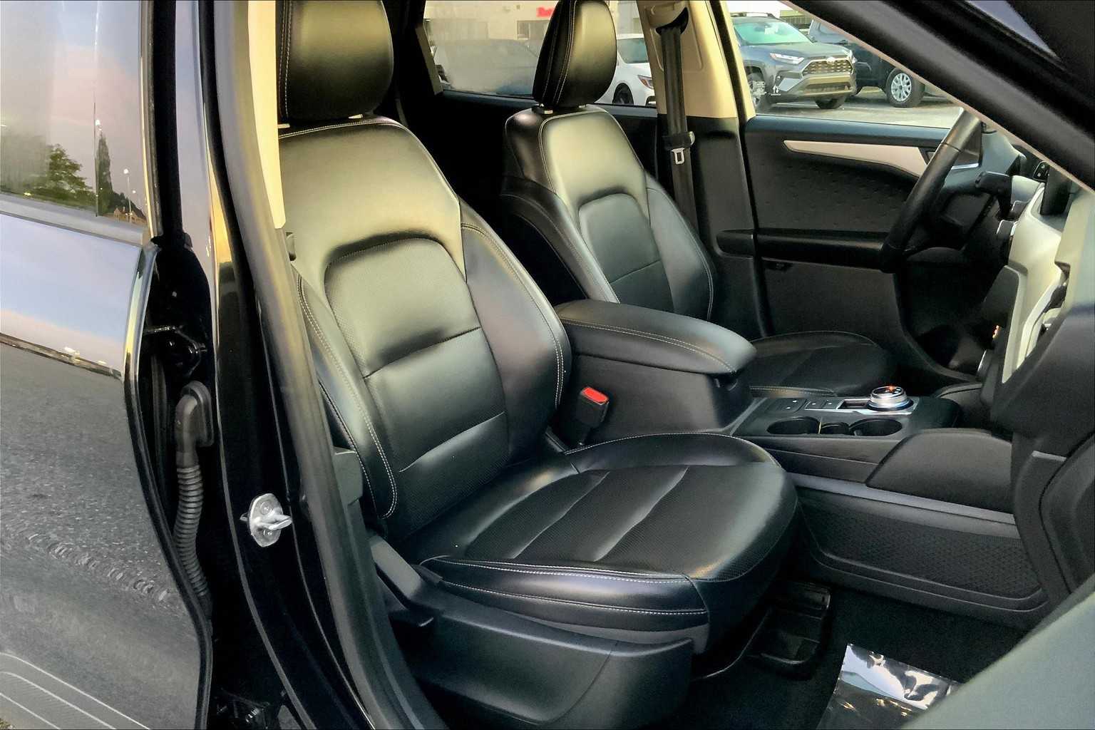 2020 Ford Escape SEL photo 8