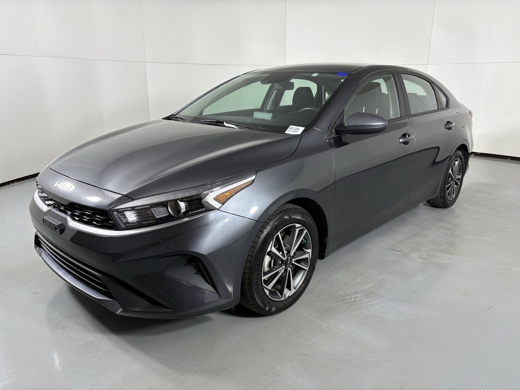 2024 Kia Forte LXS photo 3