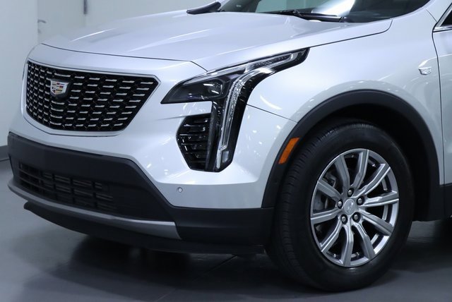 2022 Cadillac XT4 Premium Luxury photo 2