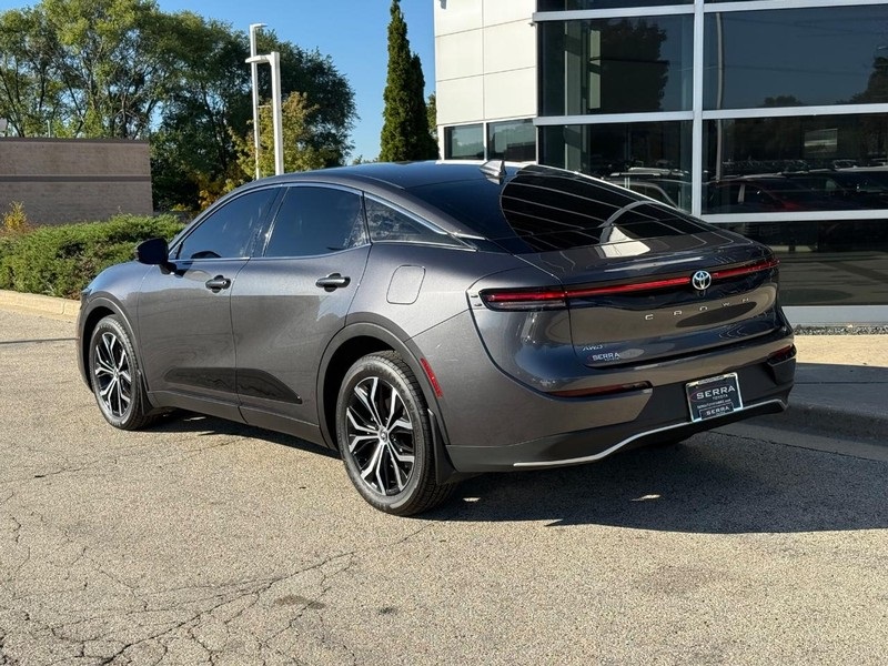 2023 Toyota Crown XLE photo 4