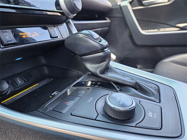 2020 Toyota RAV4 Hybrid XSE photo 24
