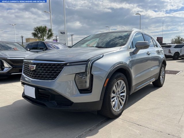 2025 Cadillac XT4 Premium Luxury photo 3