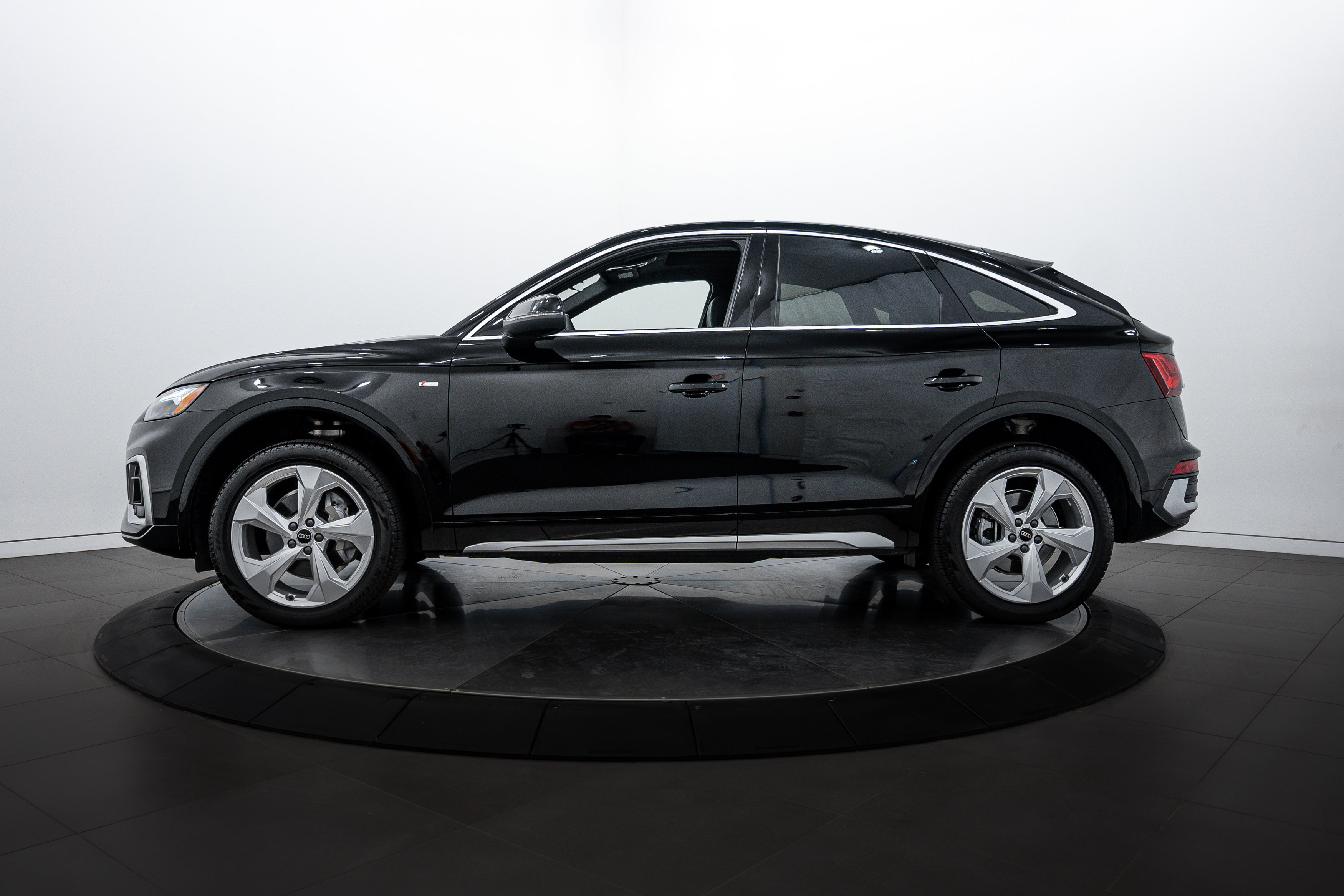 2025 Audi Q5 Sportback S line Premium photo 2