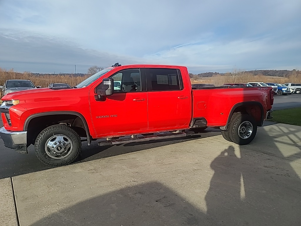 2023 Chevrolet Silverado LT photo 3