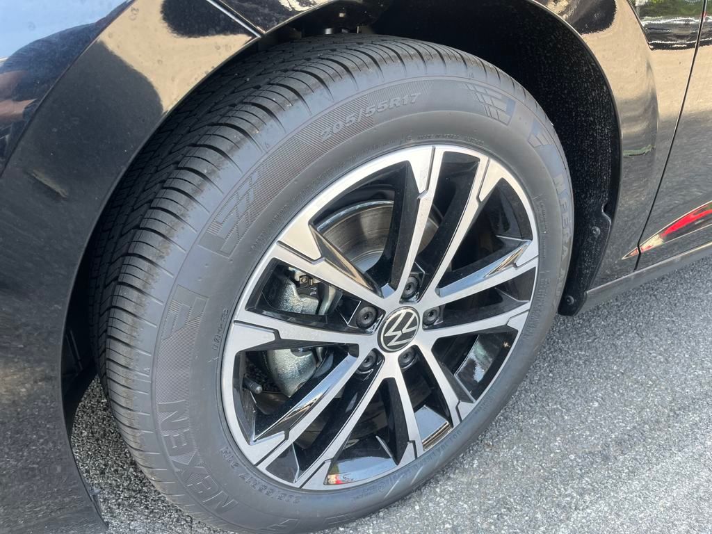 2025 Volkswagen Jetta 1.5T Sport photo 2