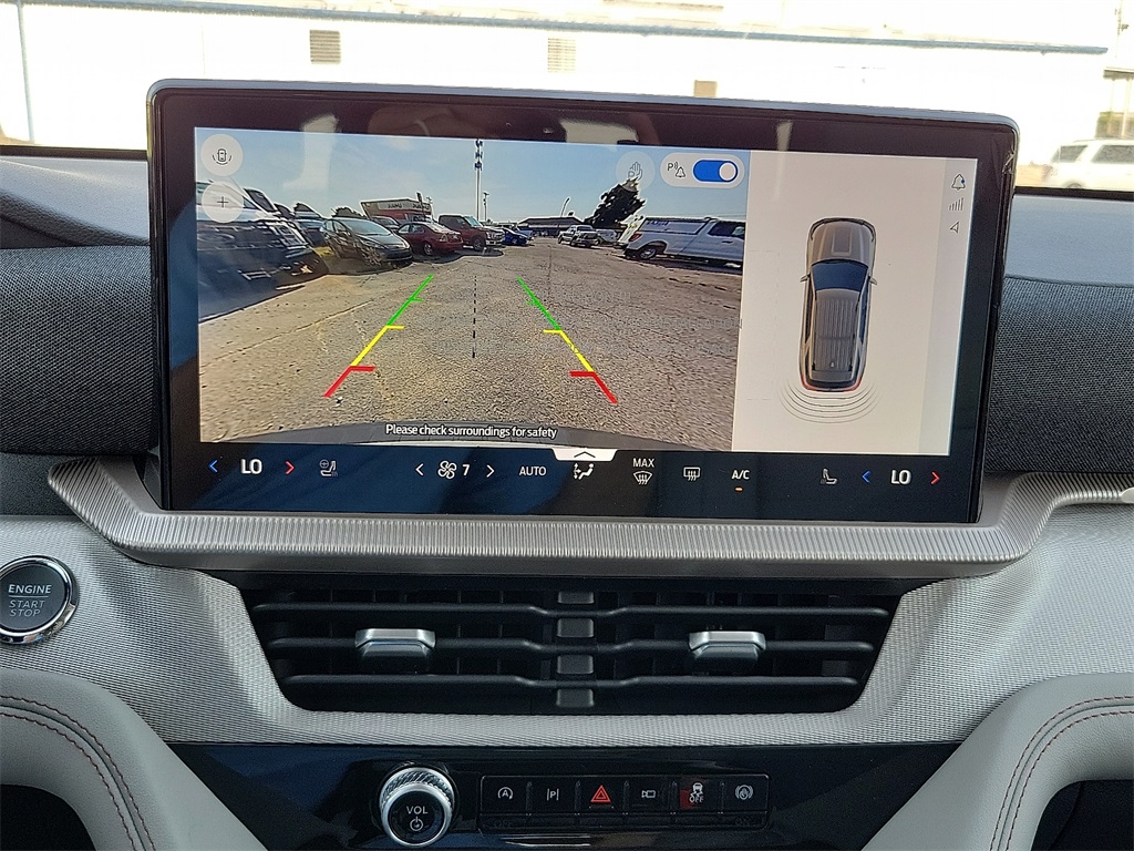 2025 Ford Explorer photo 14