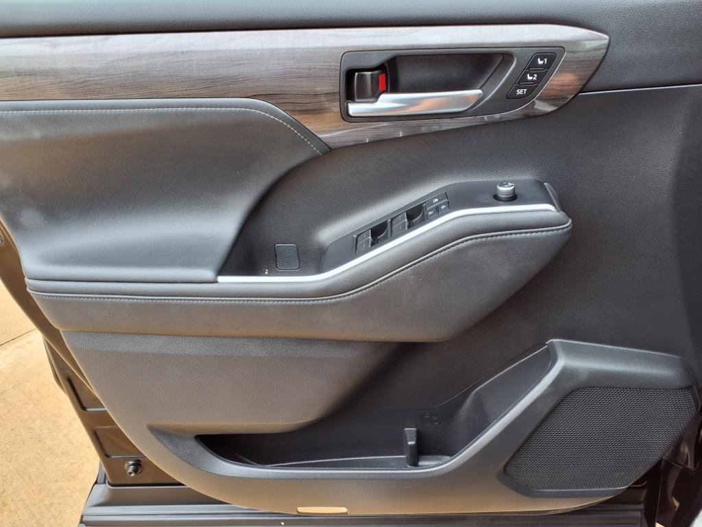 2022 Toyota Highlander Limited Hybrid photo 19