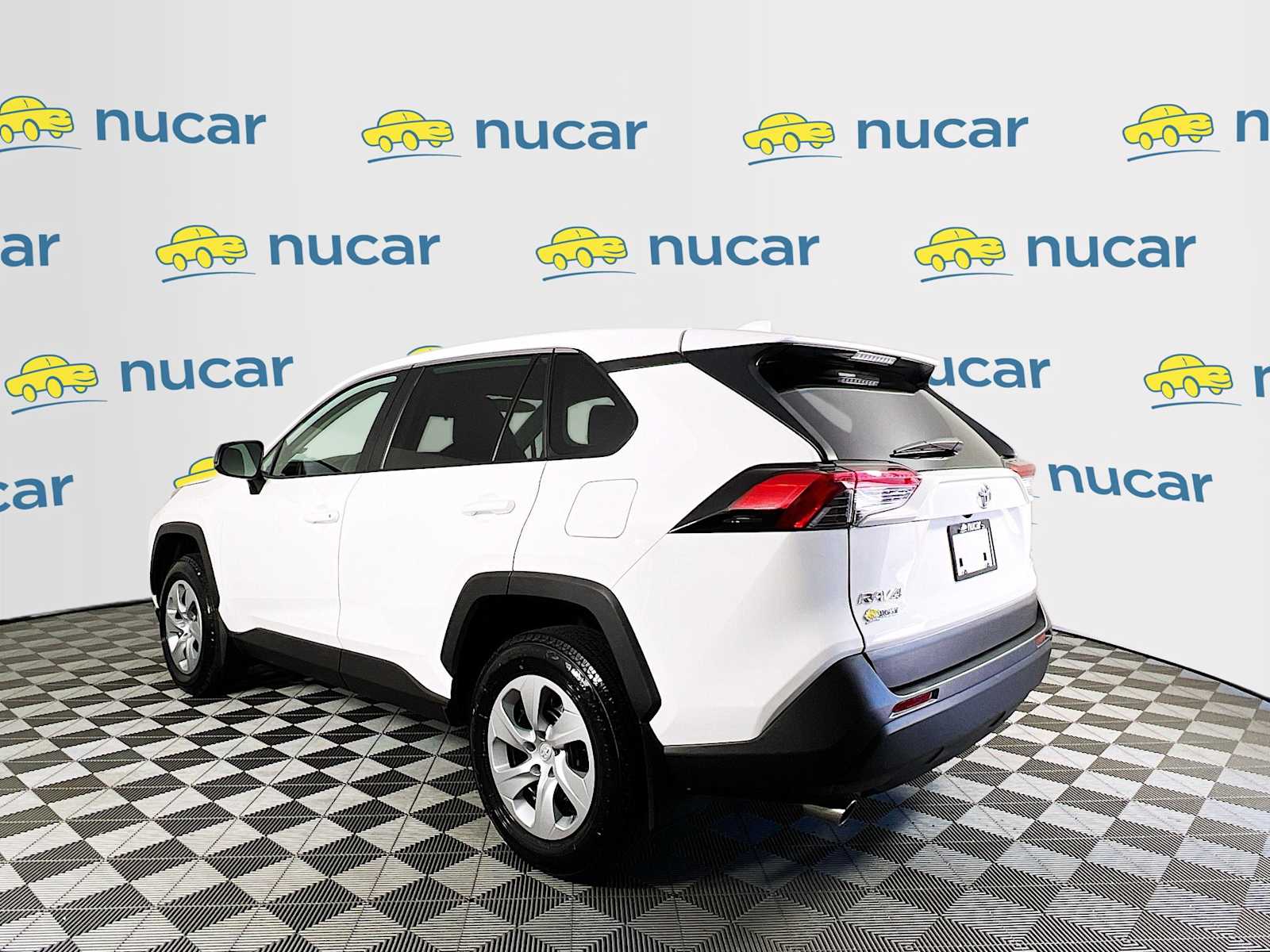 2023 Toyota RAV4 LE photo 4