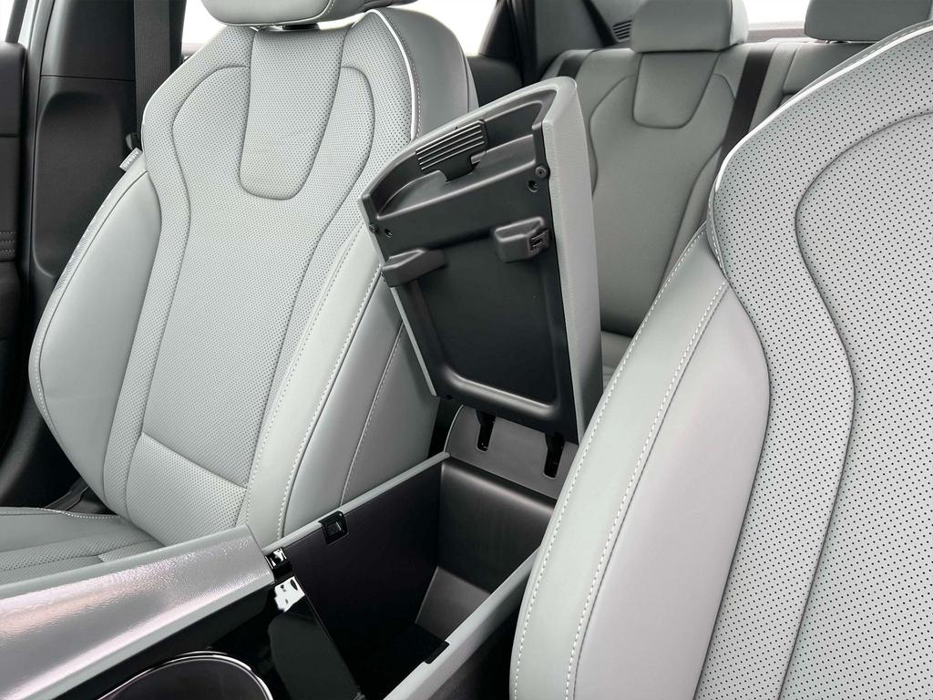 2025 Hyundai Elantra Hybrid Limited photo 17
