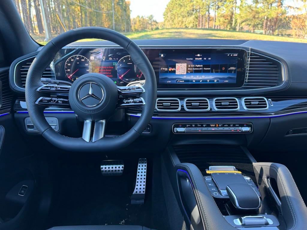 2025 Mercedes Benz GLS 450 4MATIC photo 3