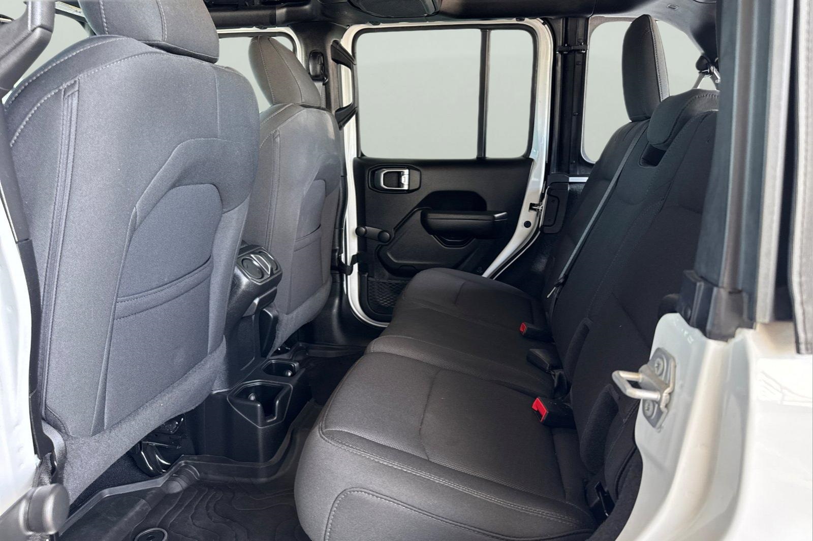 2022 Jeep Wrangler Unlimited Sport photo 4