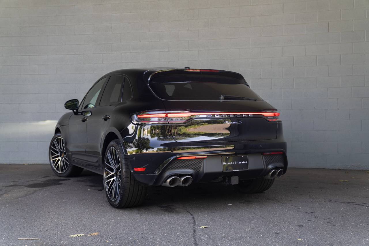 2025 Porsche Macan S photo 3
