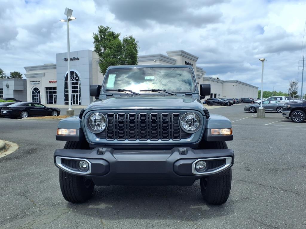 2025 Jeep Gladiator Sport S photo 2
