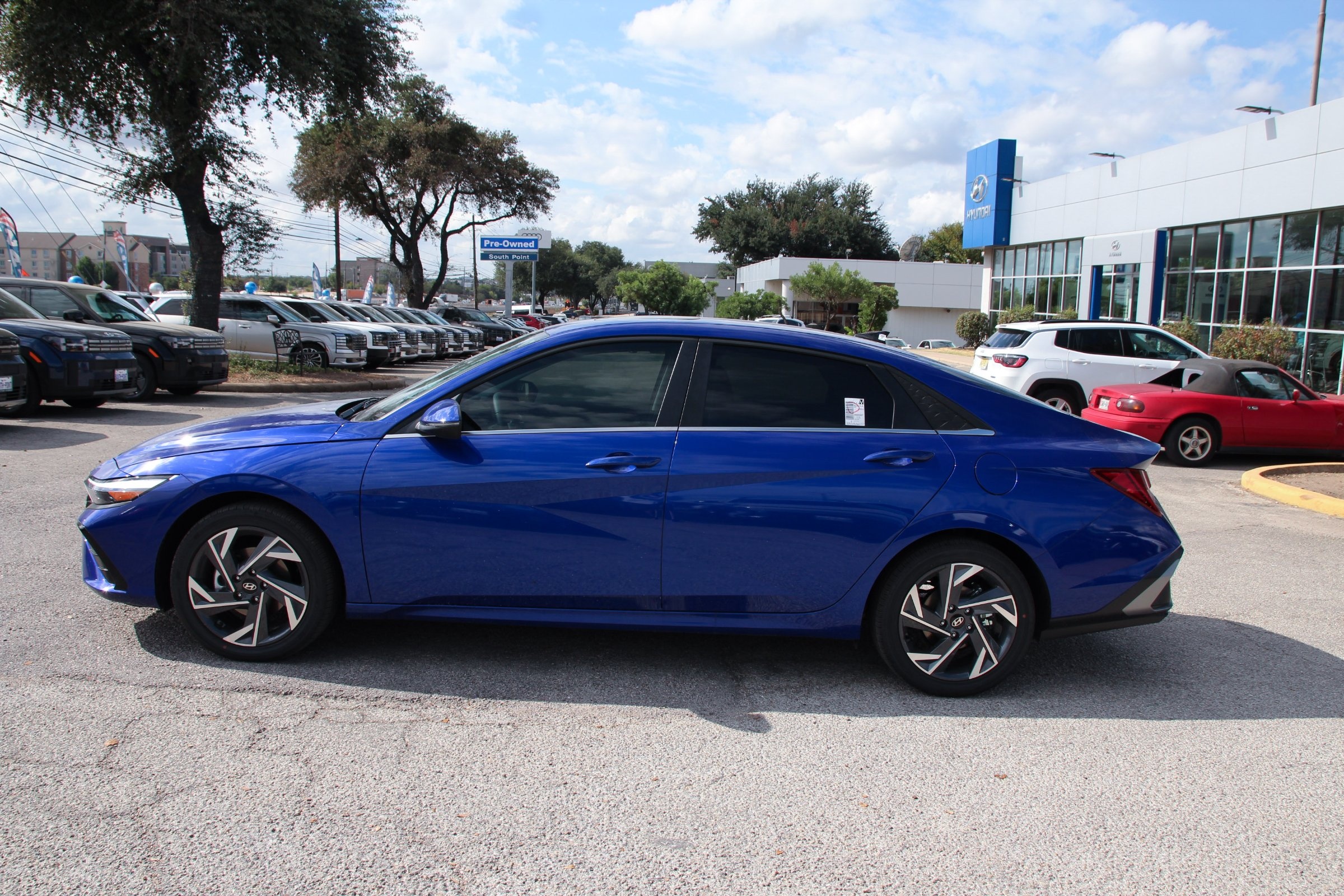 2025 Hyundai Elantra Limited photo 6