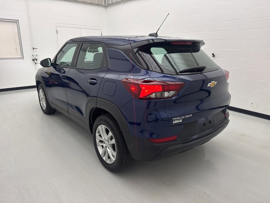 2022 Chevrolet Trailblazer LS photo 2