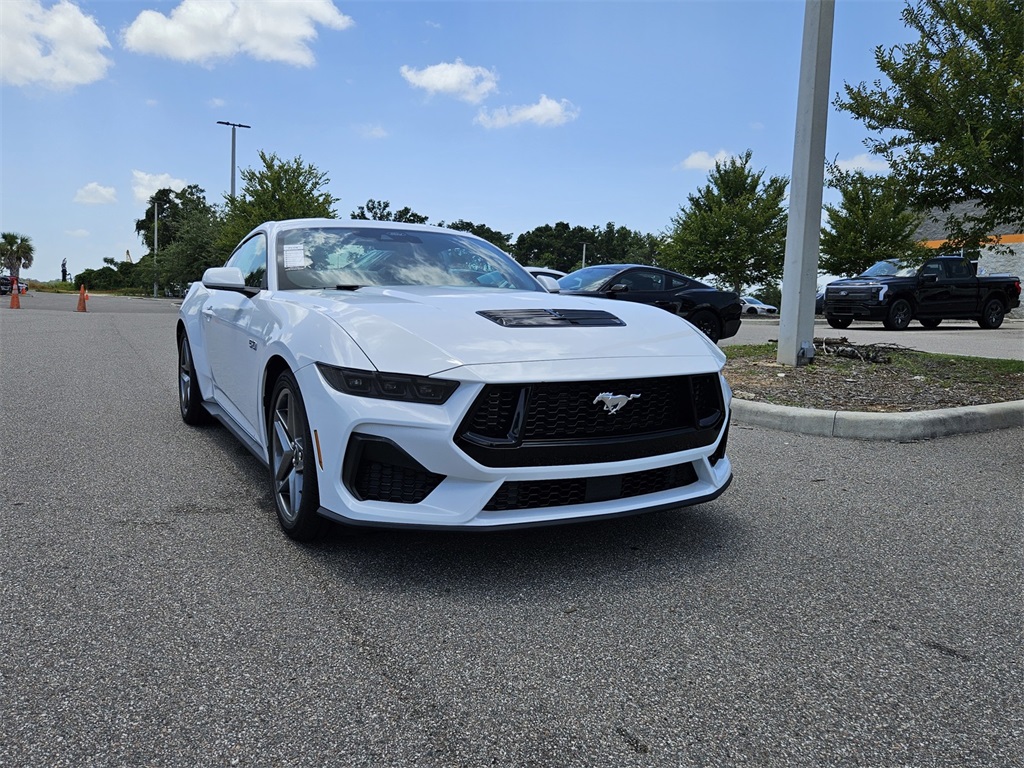 2025 Ford Mustang GT photo 2