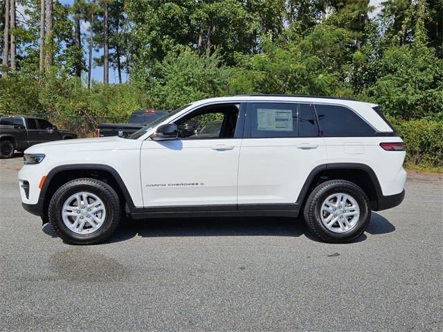 2025 Jeep Grand Cherokee Laredo photo 4