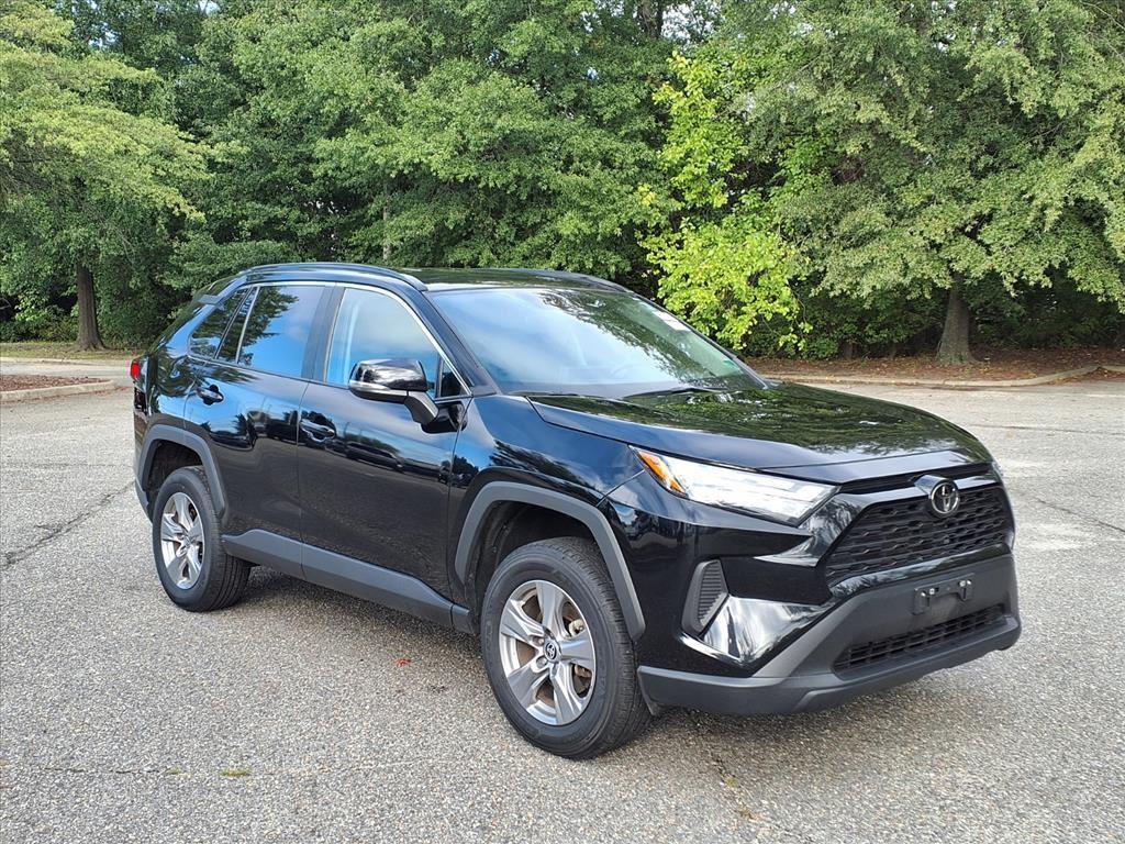 2024 Toyota RAV4 XLE's photo