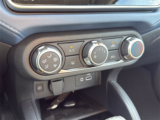 2025 Nissan Versa 1.6 SV photo 28