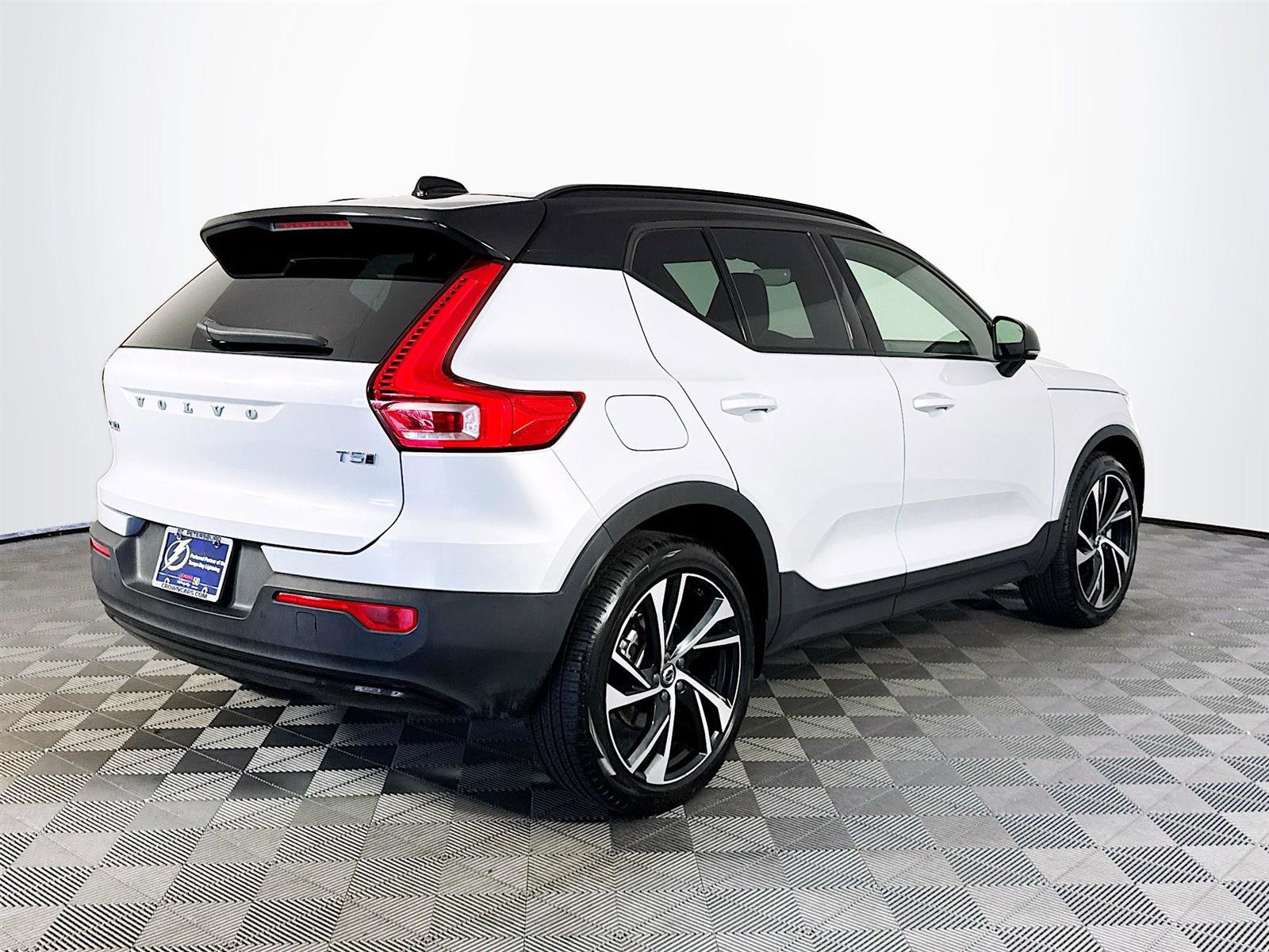 2021 Volvo XC40 T5 R-Design photo 5