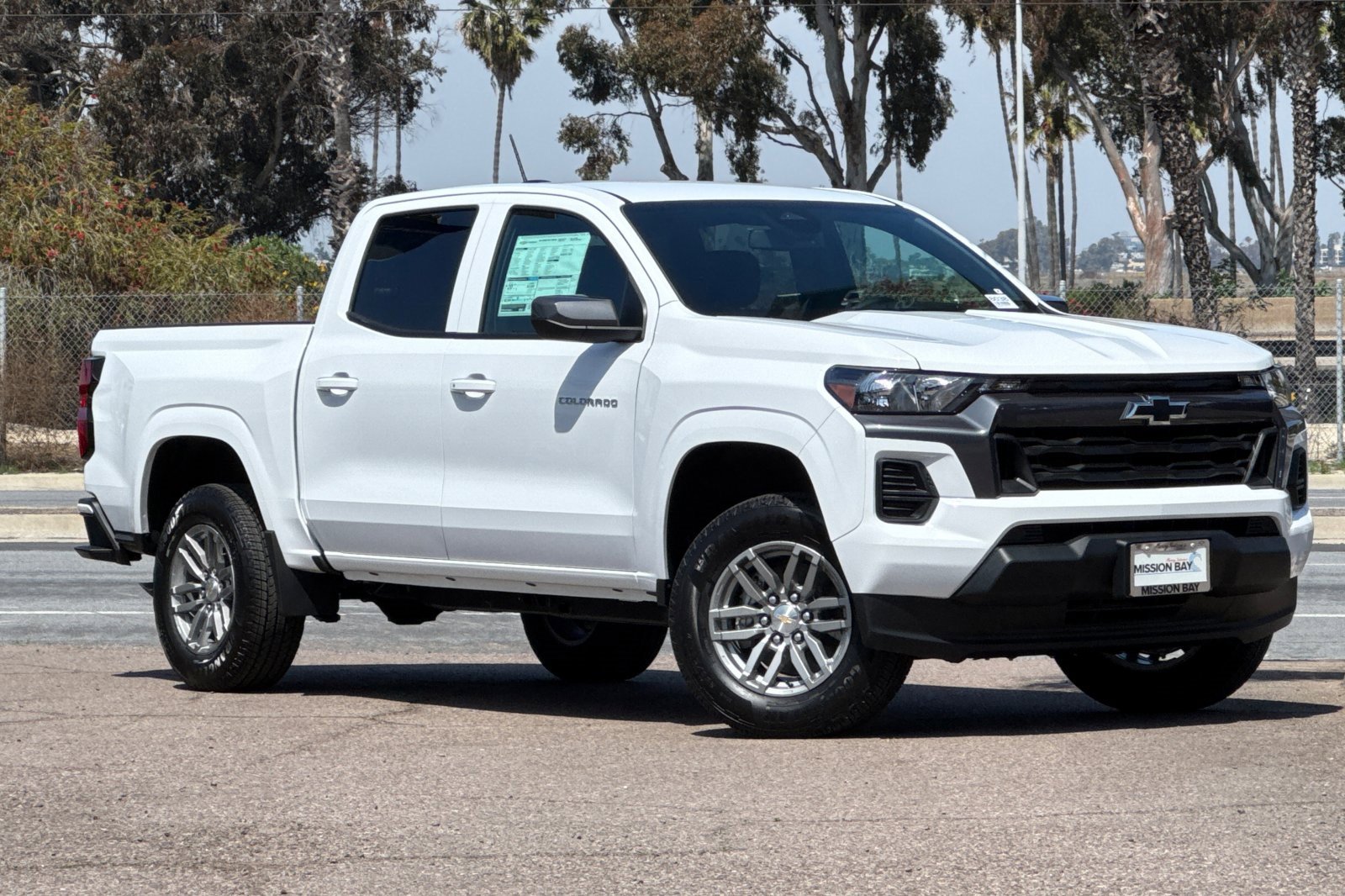 2025 Chevrolet Colorado Work Truck LT photo 2