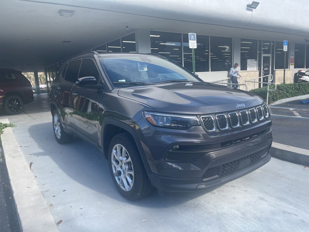 2024 Jeep Compass Latitude Lux Altitude photo 2