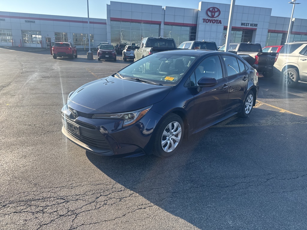 2023 Toyota Corolla LE photo 3