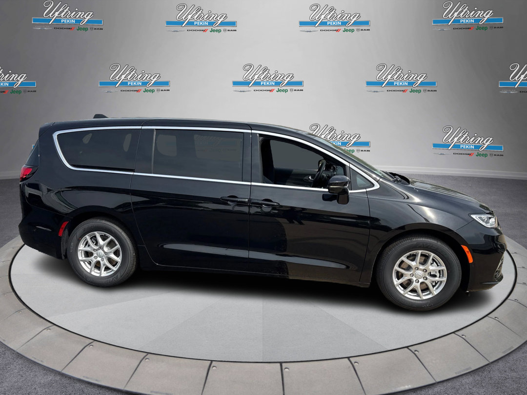 2025 Chrysler Pacifica photo 2