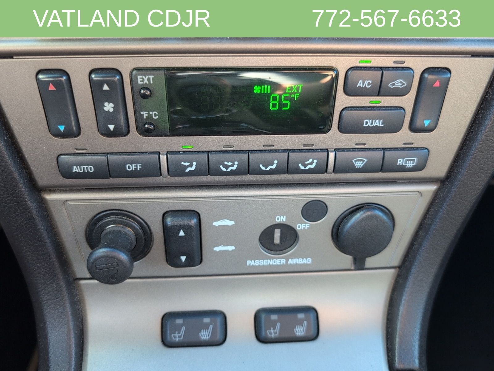2004 Ford Thunderbird photo 15