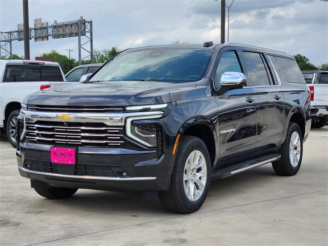 2025 Chevrolet Suburban Premier photo 2