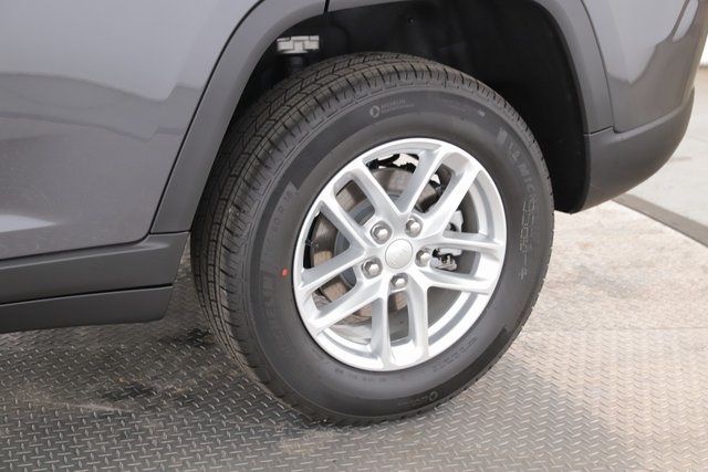 2025 Jeep Grand Cherokee Laredo X photo 14