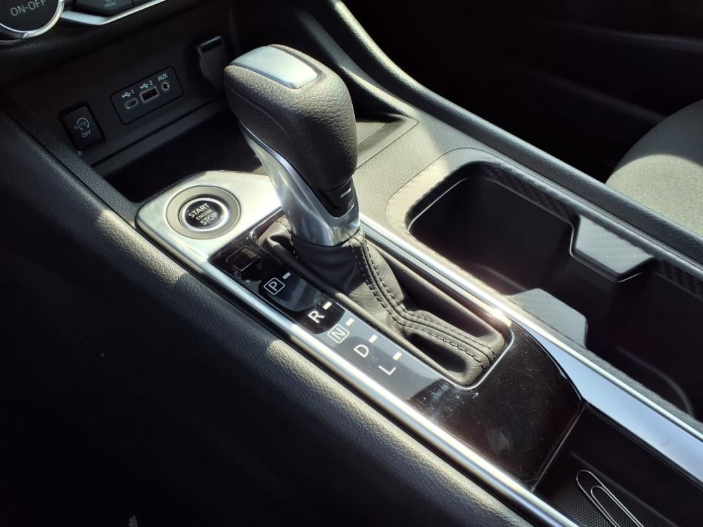 2025 Nissan Sentra SV photo 3