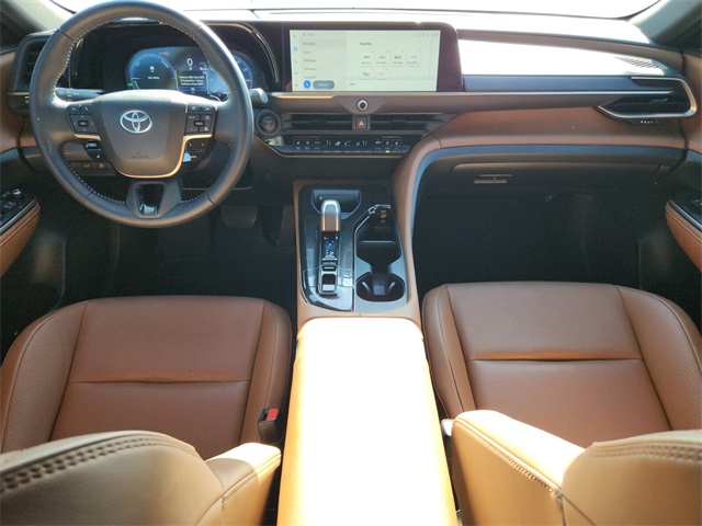 2025 Toyota Crown Signia XLE photo 13