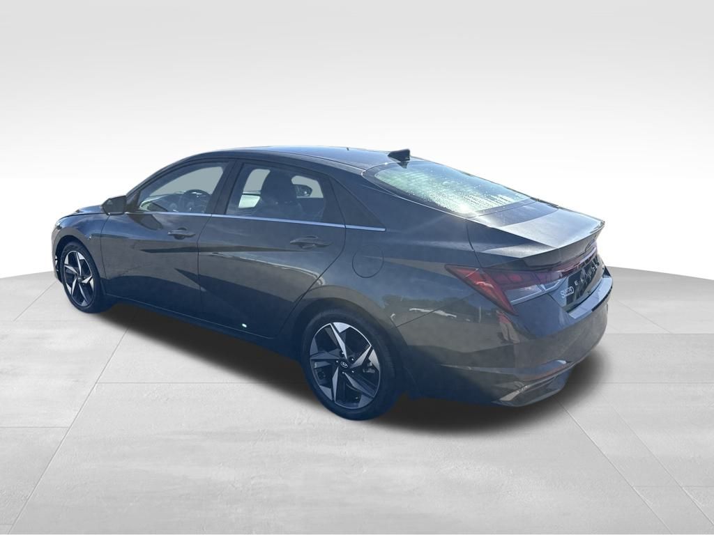 2023 Hyundai Elantra Limited photo 2