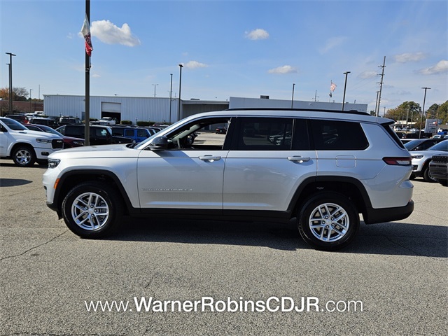 2025 Jeep Grand Cherokee Laredo X photo 3