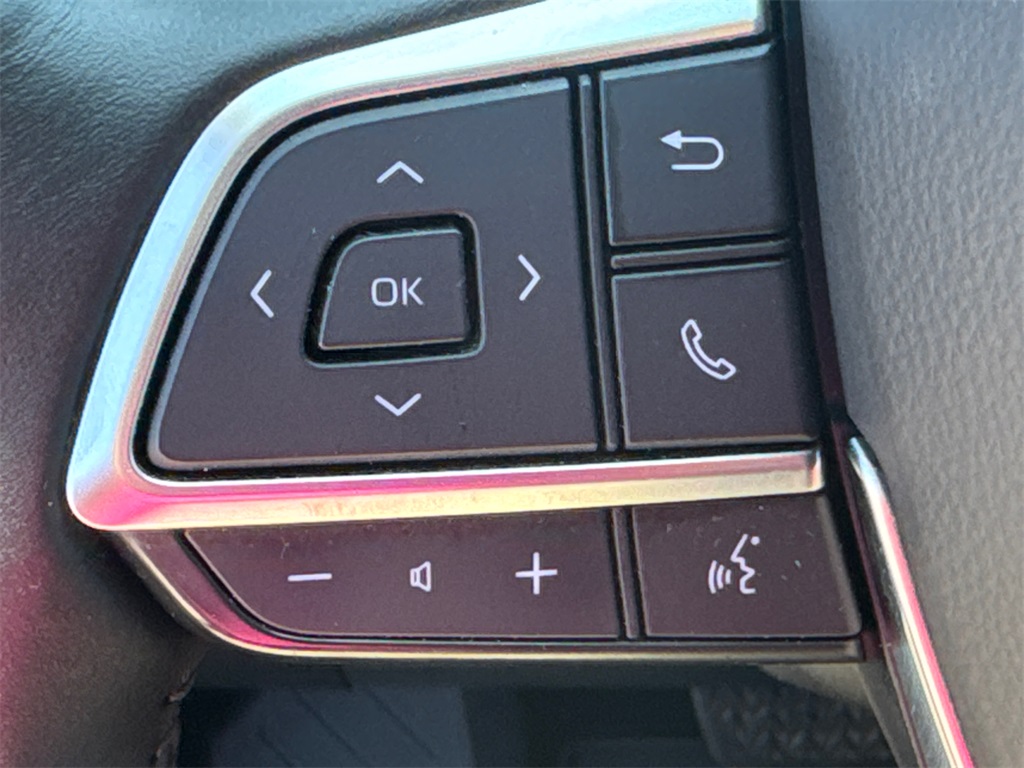 2021 Toyota Highlander XLE photo 22
