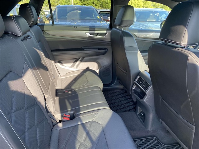 2024 Volkswagen Atlas Cross Sport SE Technology photo 6