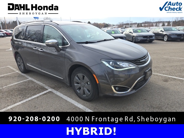 2019 Chrysler Pacifica Hybrid Limited's photo