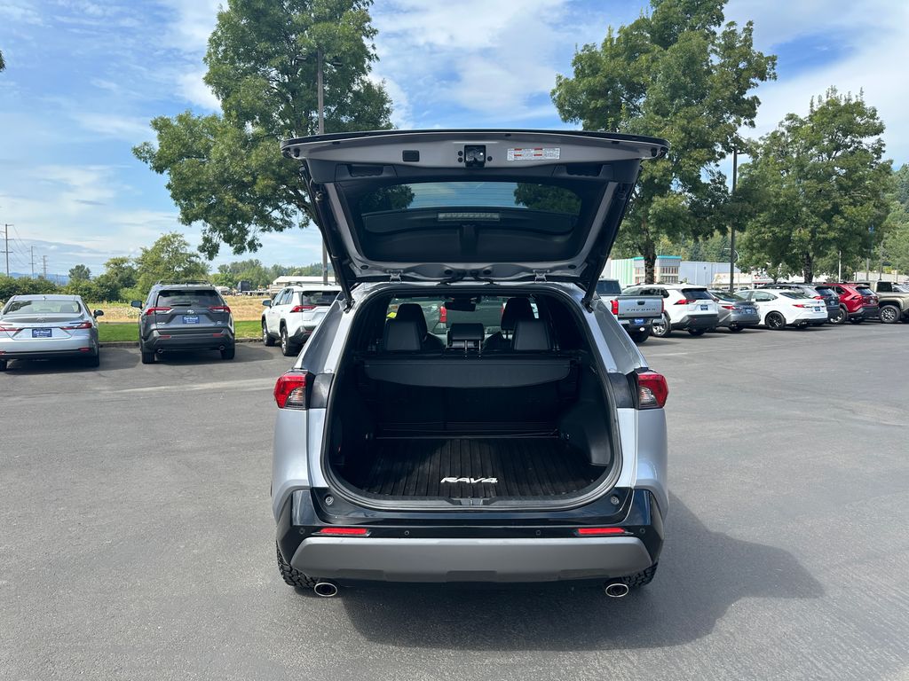 2020 Toyota RAV4 Hybrid XSE photo 11