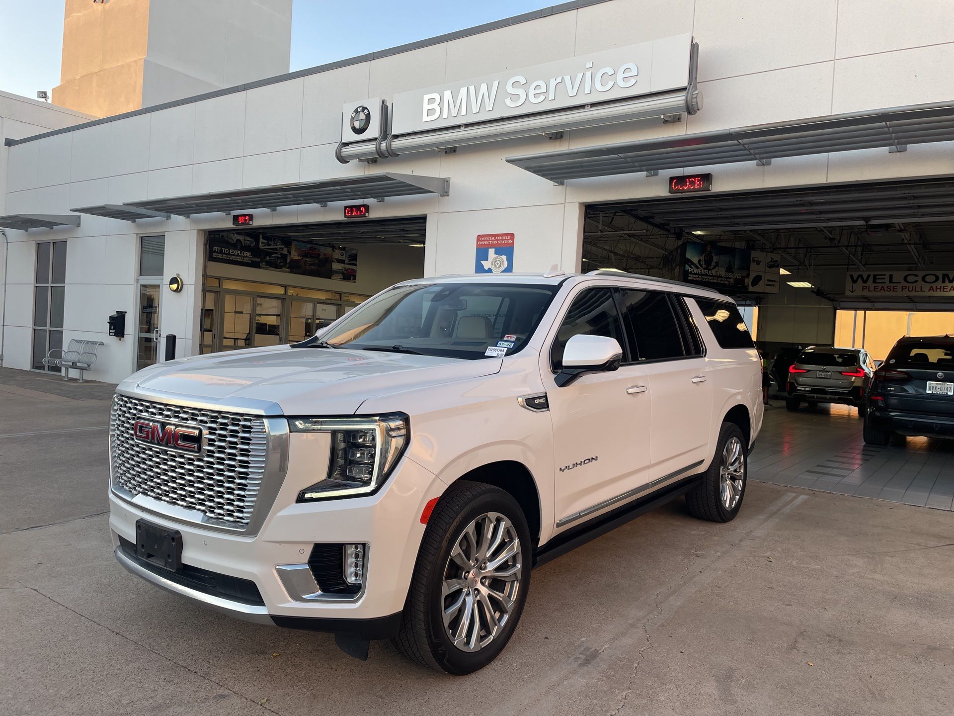 2022 GMC Yukon XL Denali's photo