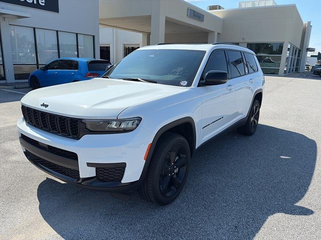 2024 Jeep Grand Cherokee Laredo photo 2