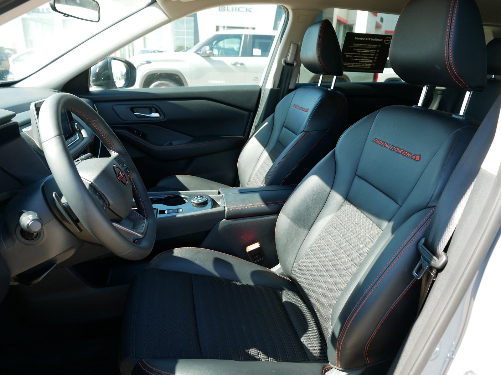 2025 Nissan Rogue SV photo 11