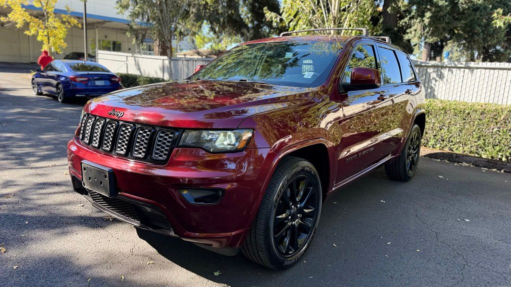 2020 Jeep Grand Cherokee Altitude photo 2