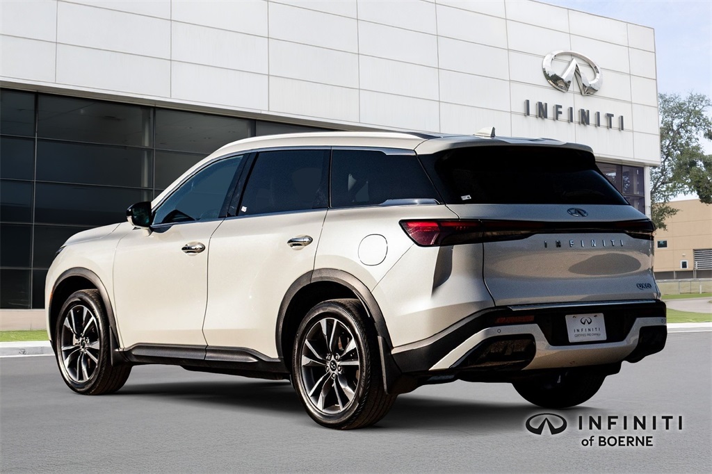 2023 Infiniti QX60 Luxe photo 3