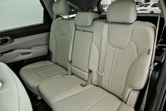 2024 Kia Sorento S photo 13