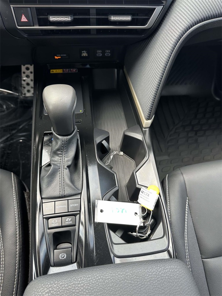 2025 Toyota Camry SE photo 17