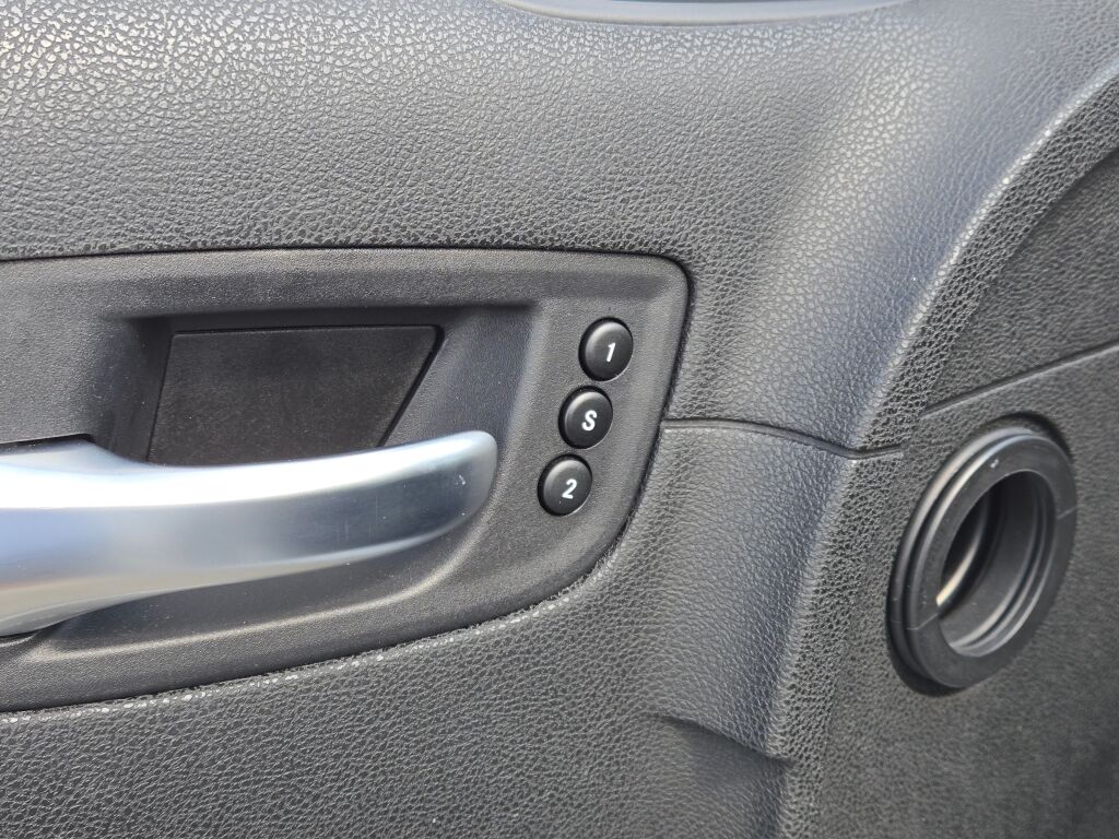 2023 Chrysler 300 photo 24