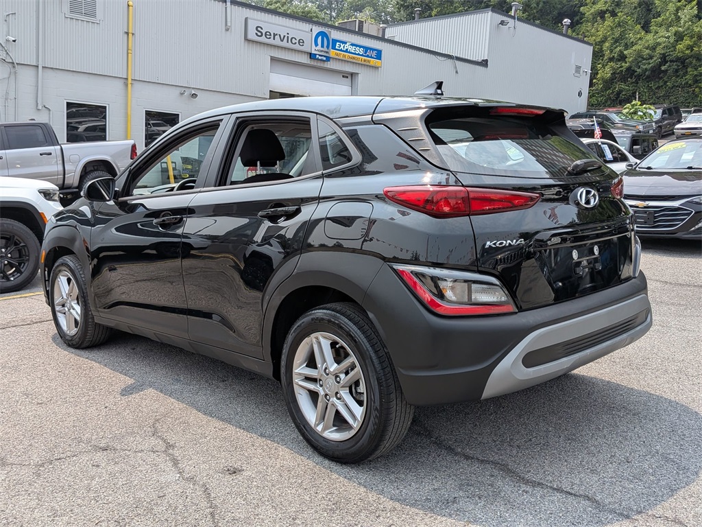2023 Hyundai Kona SE photo 3