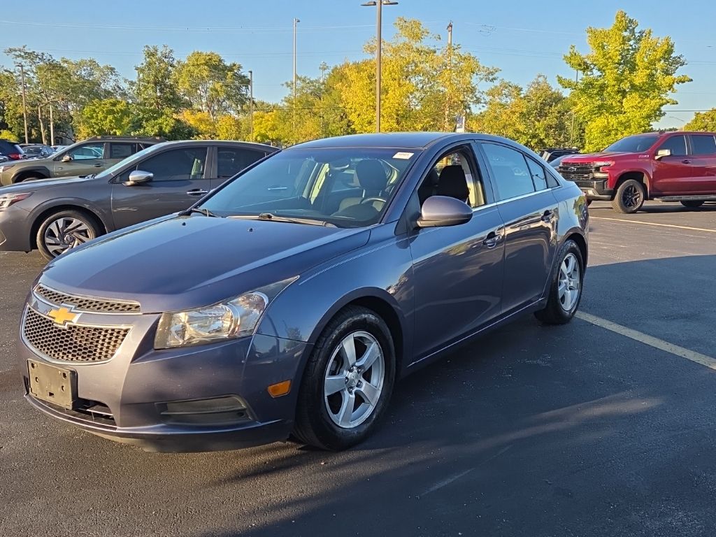 2014 Chevrolet Cruze photo 2
