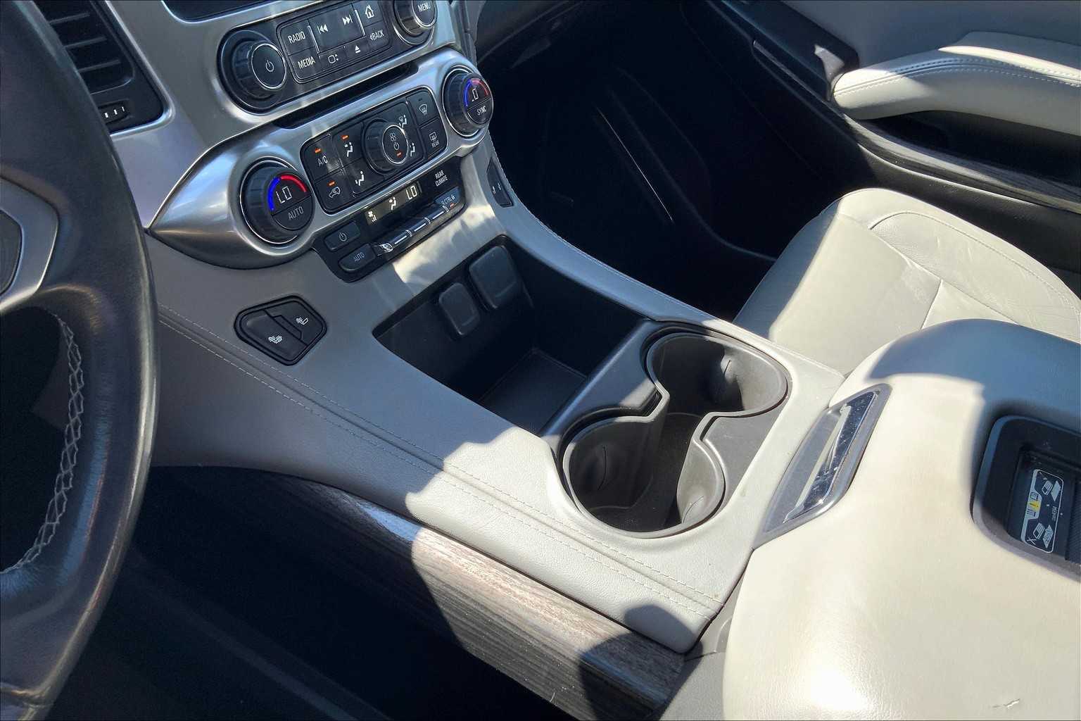2016 Chevrolet Suburban LT photo 14